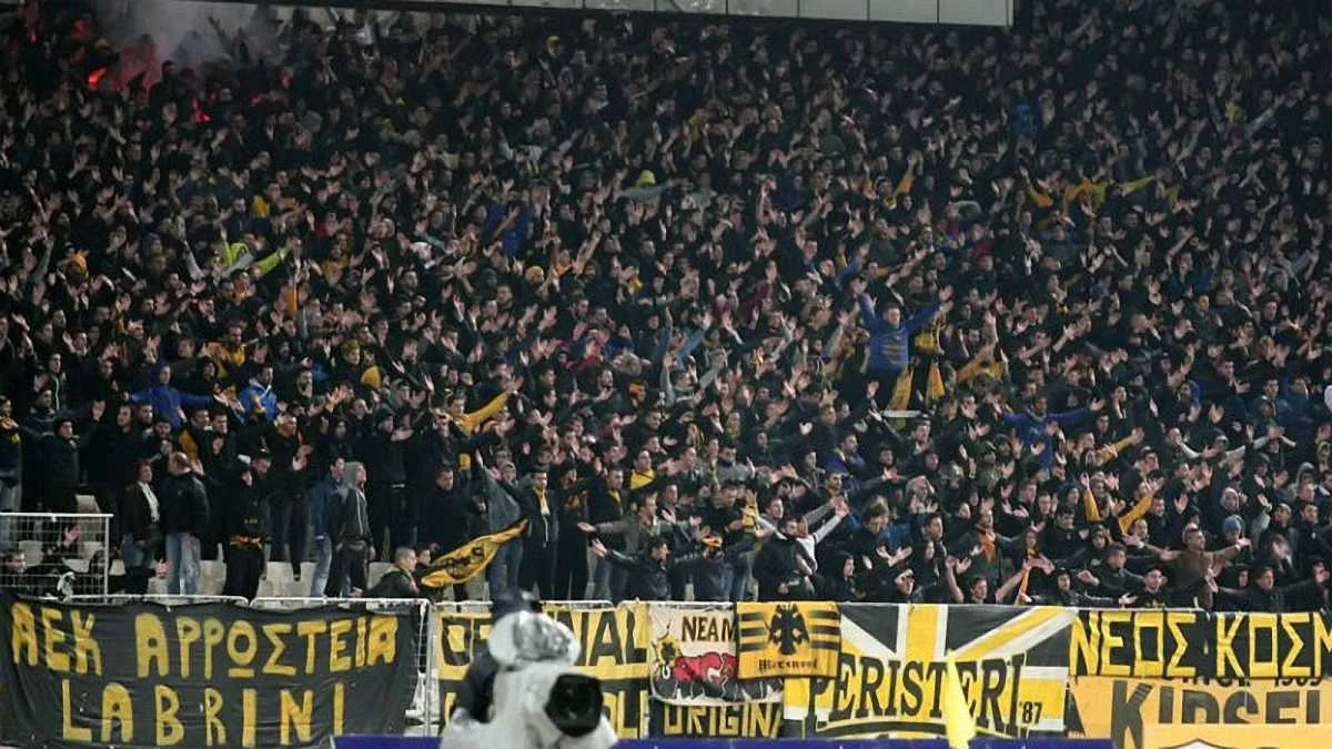 Фаны АЕКа / фото: Greek Reporter