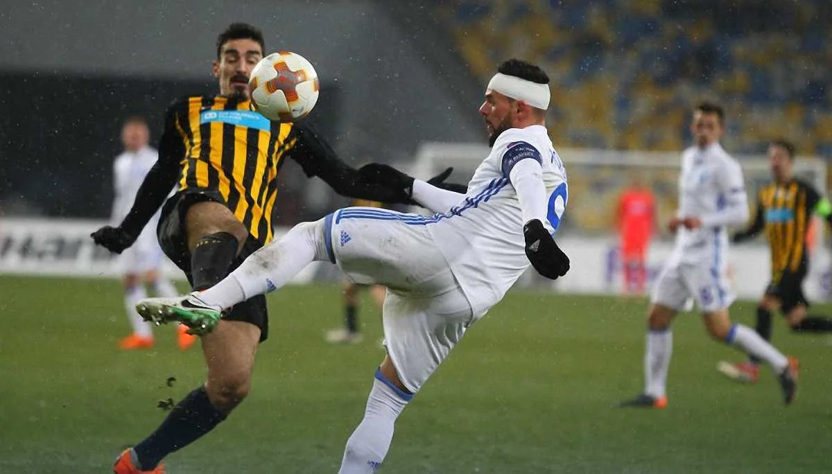 Николай Морозюк против АЕКа / фото: Twitter ФК Динамо