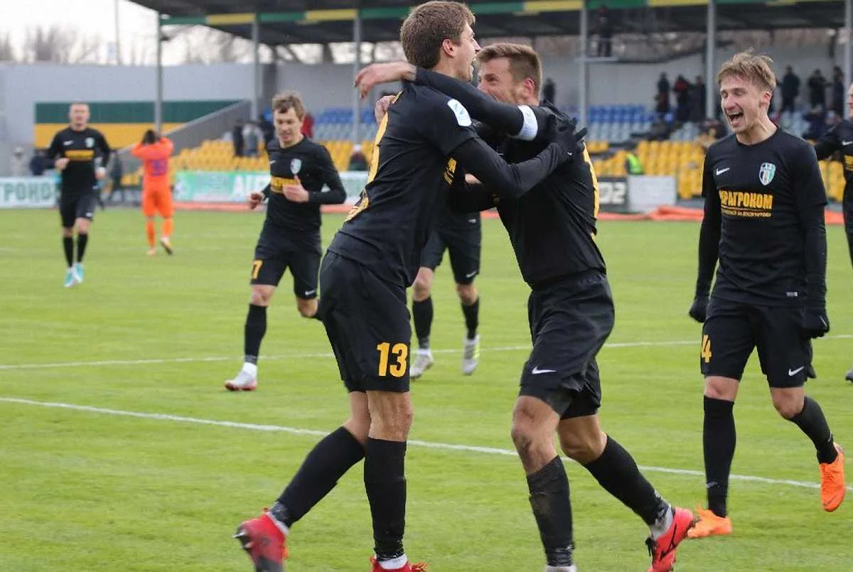 гравці Олександрії святкують перемогу / ФК Олександрія