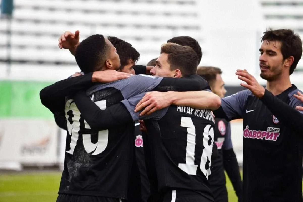 гравці Зорі святкують перемогу / ФК Зоря