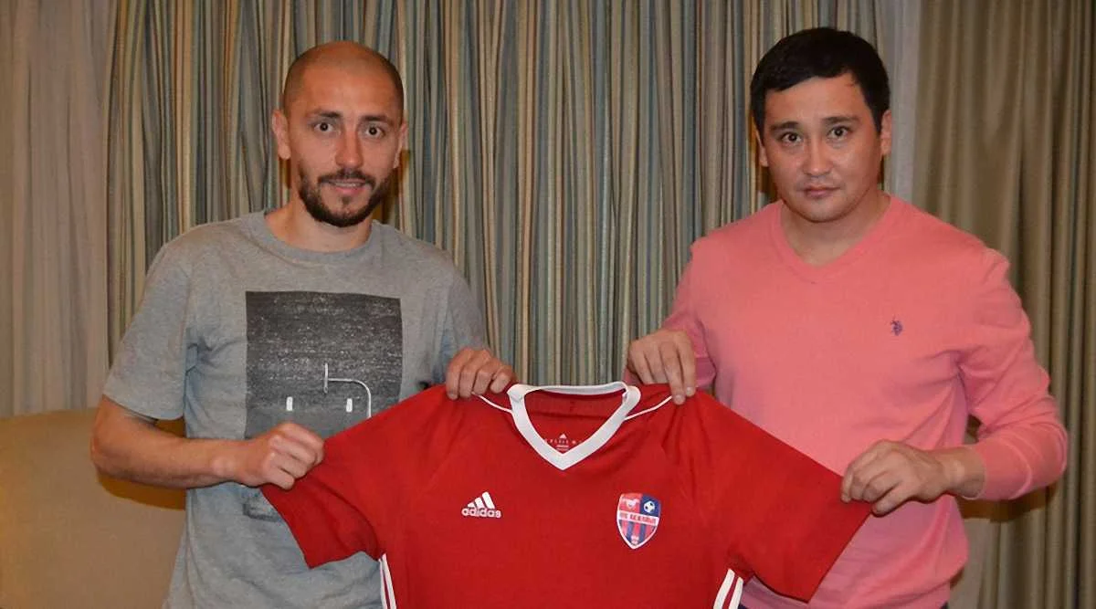 Ігор Худоб'як (зліва) / фото: фк Акжайик