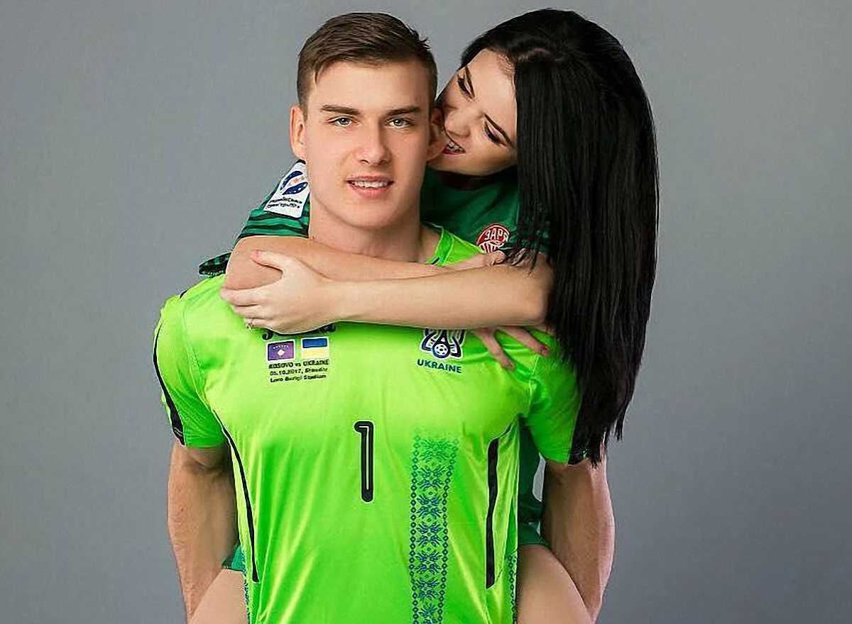 Андрей Лунин с любимой / фото Инстаграм