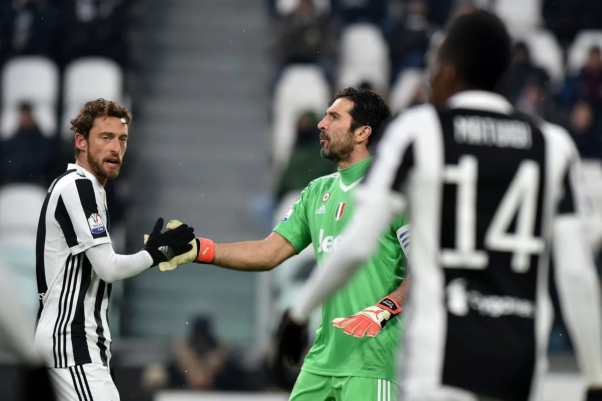 Маркизио и Буффон радуются выходу в финал