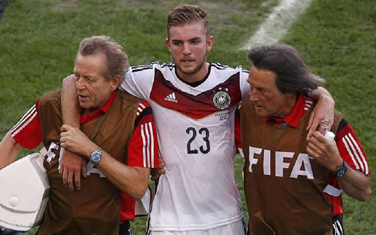 ЧМ-2018: Врачи сборных смогут смотреть видеоповторы / Reuters