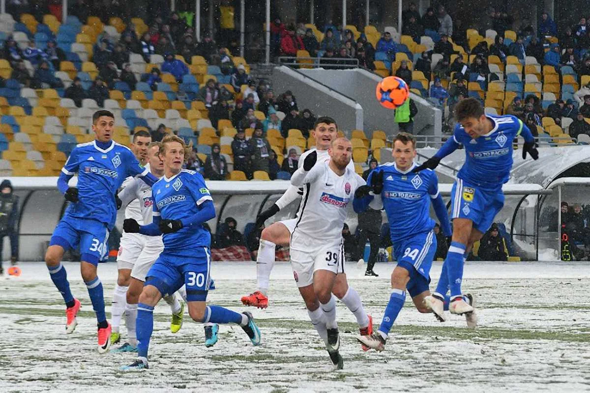 Мораєс б'є головою / ФК Динамо