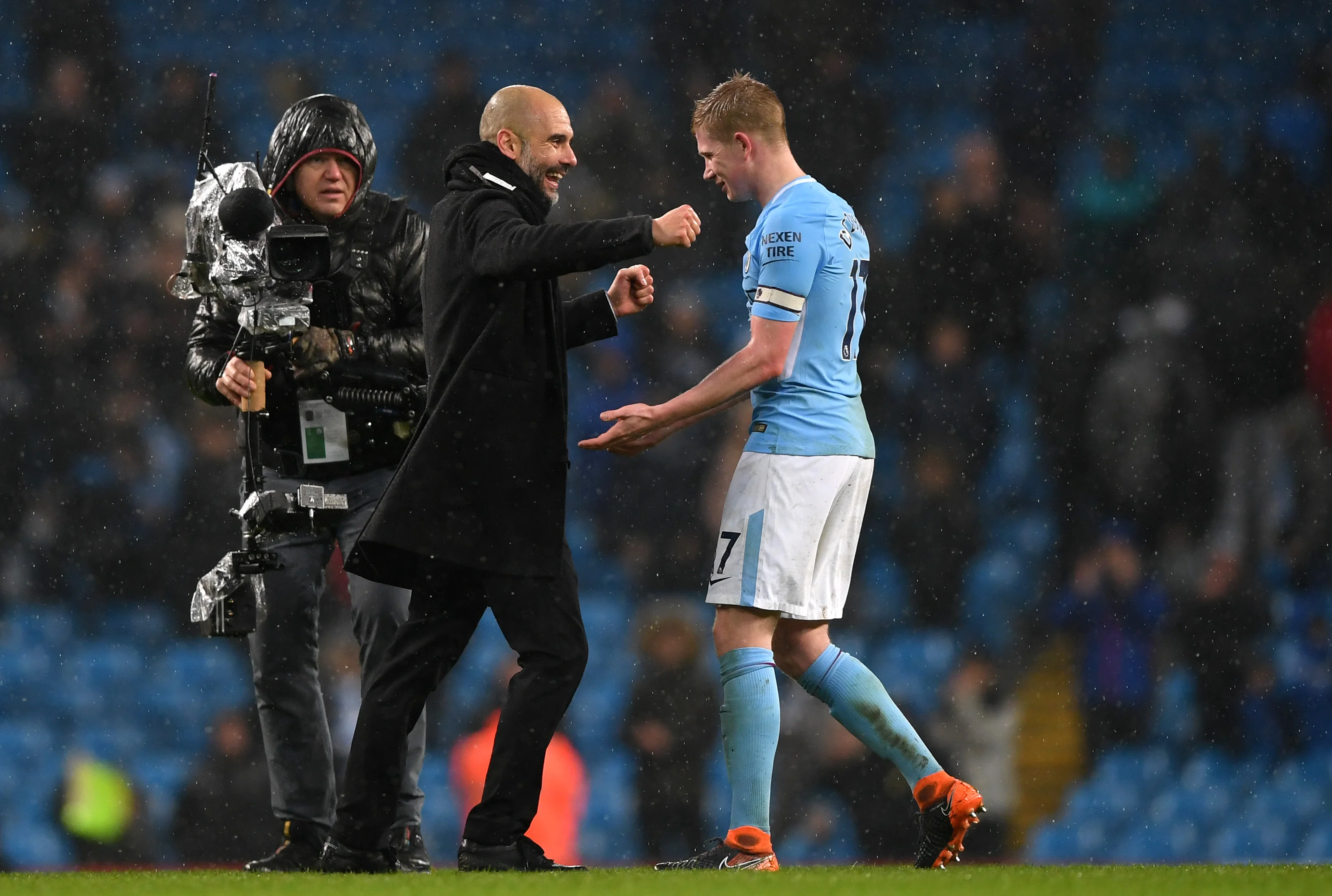 Гвардиола и Де Брюйне празднуют победу