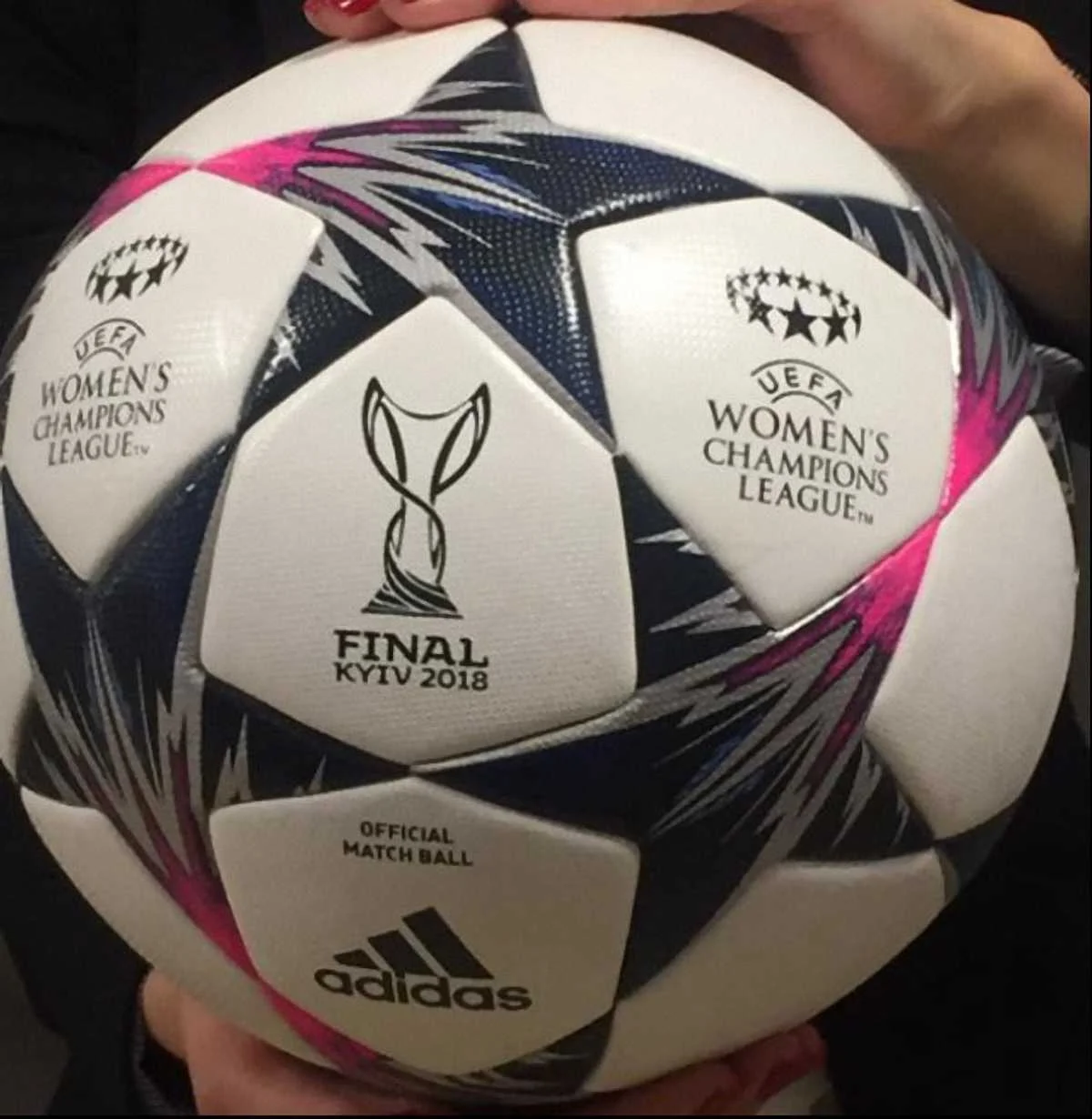 Мяч финала женской Лиги чемпионов 2017/2018 / Твиттер ФФУ