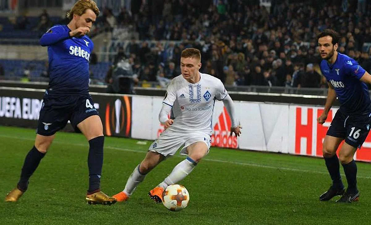 Виктор Цыганков (в центре)