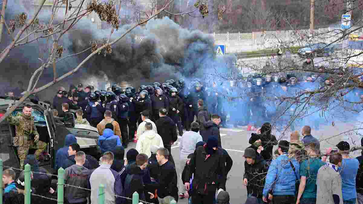 Маріуполь – Динамо: У сутичці з фанатами постраждало 9 поліцейських