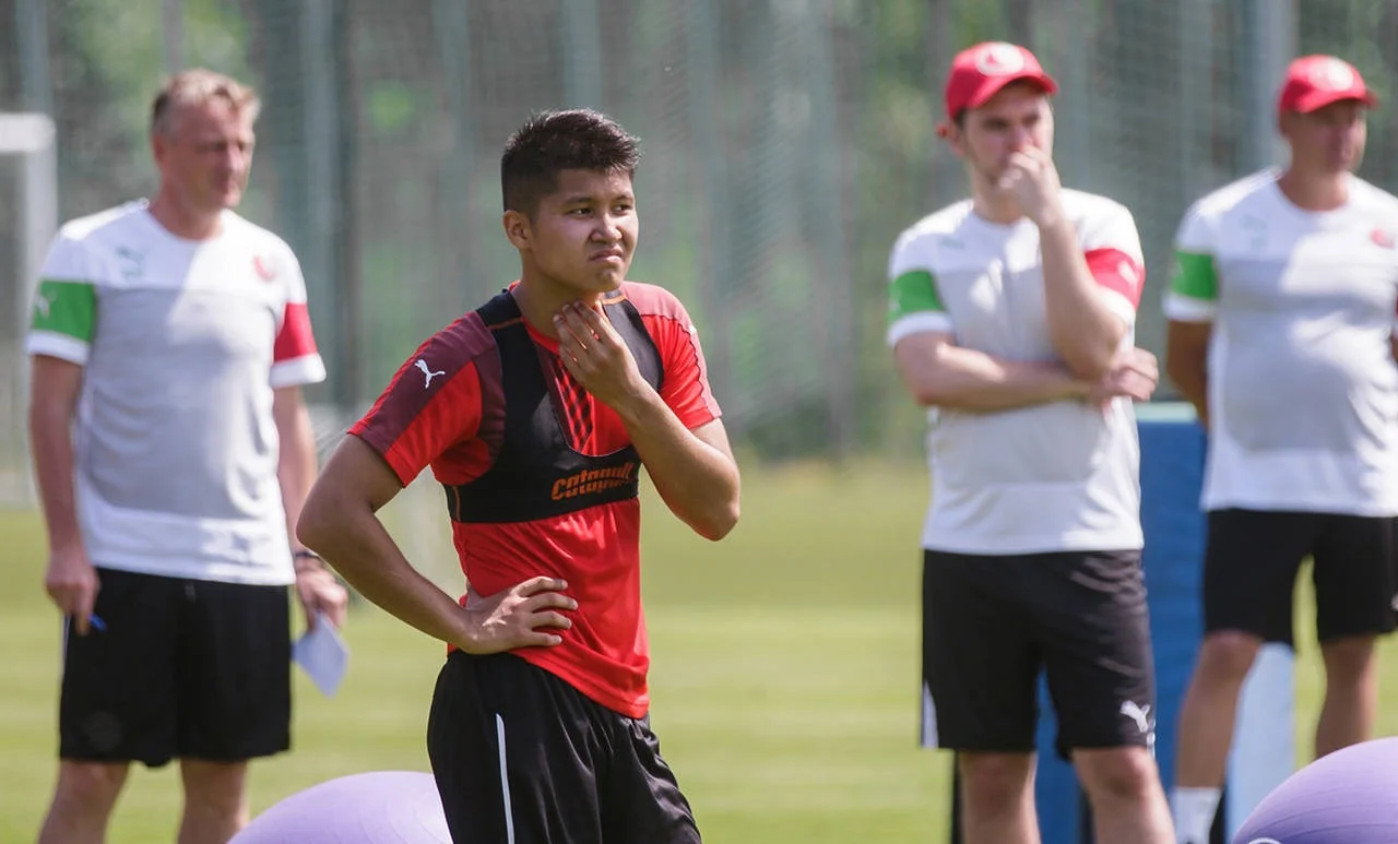 Ахметов отримав роботу у відділі кадрів / фото: ФК Рубін