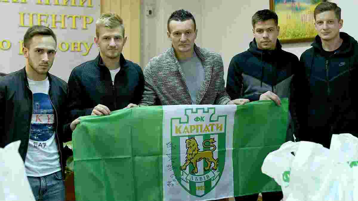 Игроки Карпат посетили бойцов АТО в госпитале