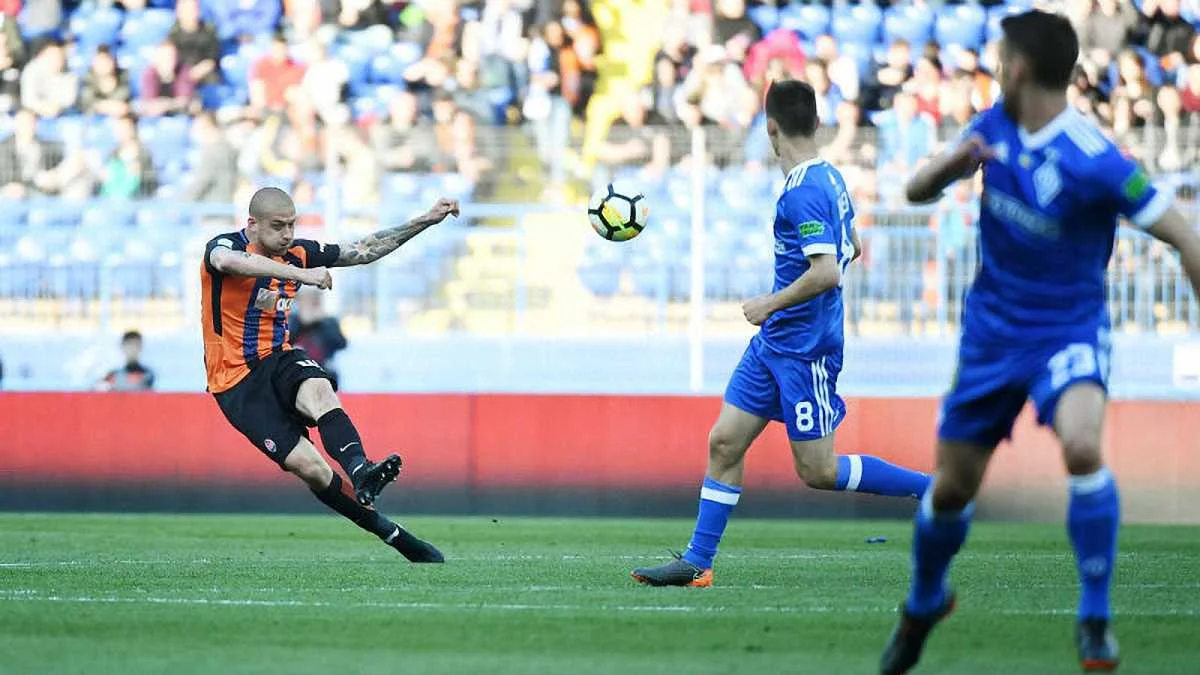 Ярослав Ракицкий против Динамо / фото: ФК Шахтер