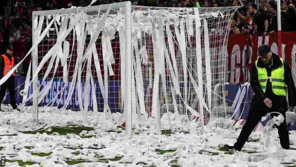 Арбитр матча Майнц – Фрайбург вывел команды из раздевалки после использования VAR, фанаты хозяев выразили протест против матчей в понедельник