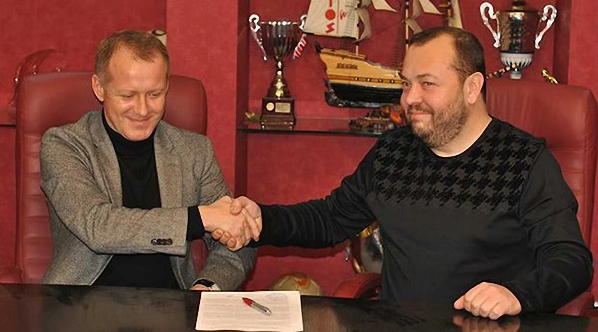 Александр Гельштейн (справа) / ФК Гелиос