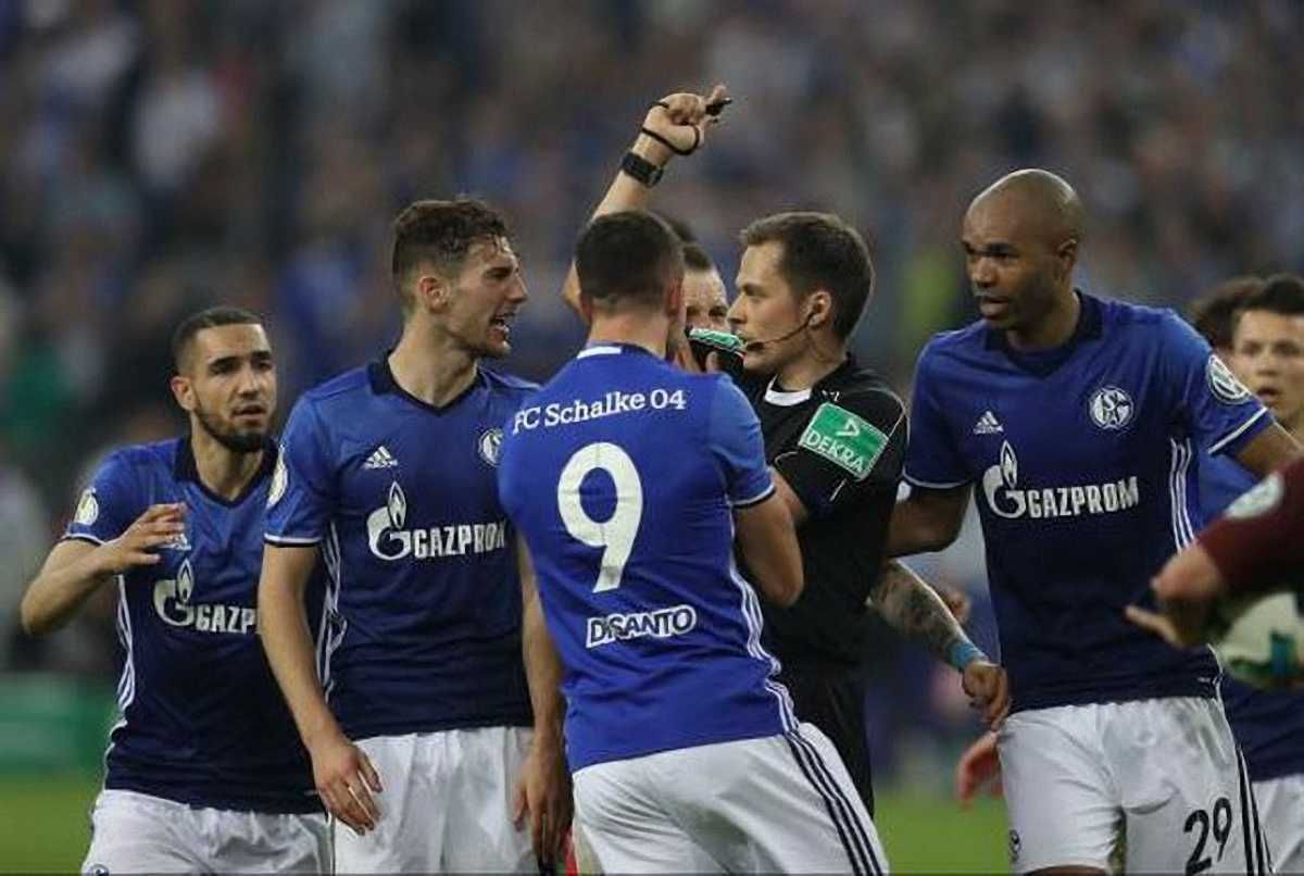 Коноплянка и партнеры по Шальке протестуют против решения судьи Хартманна / фото Firo