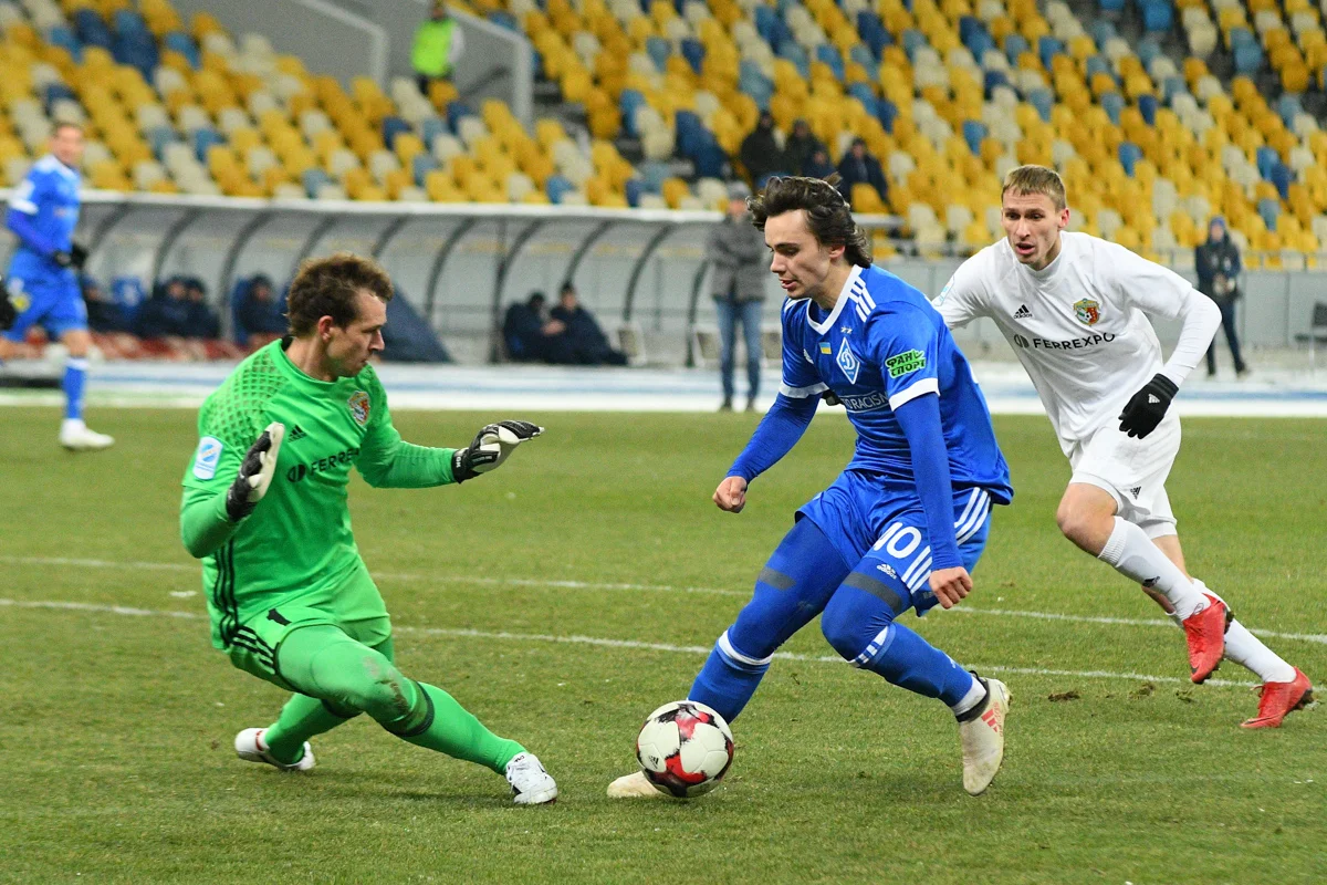 Богдан Шуст (ліворуч) / Футбол 24