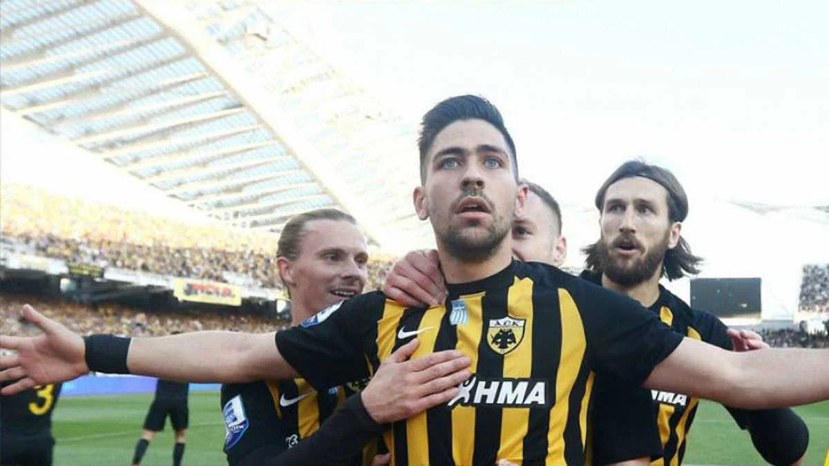 Чигринський та АЕК – чемпіони Греції / фото: ФК АЕК