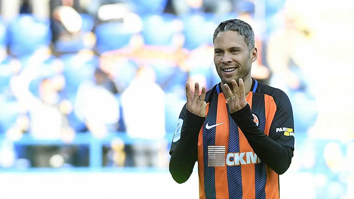 Чи буде покараний Марлос за умисне отримання жовтої картки? Фото: ФК Шахтар