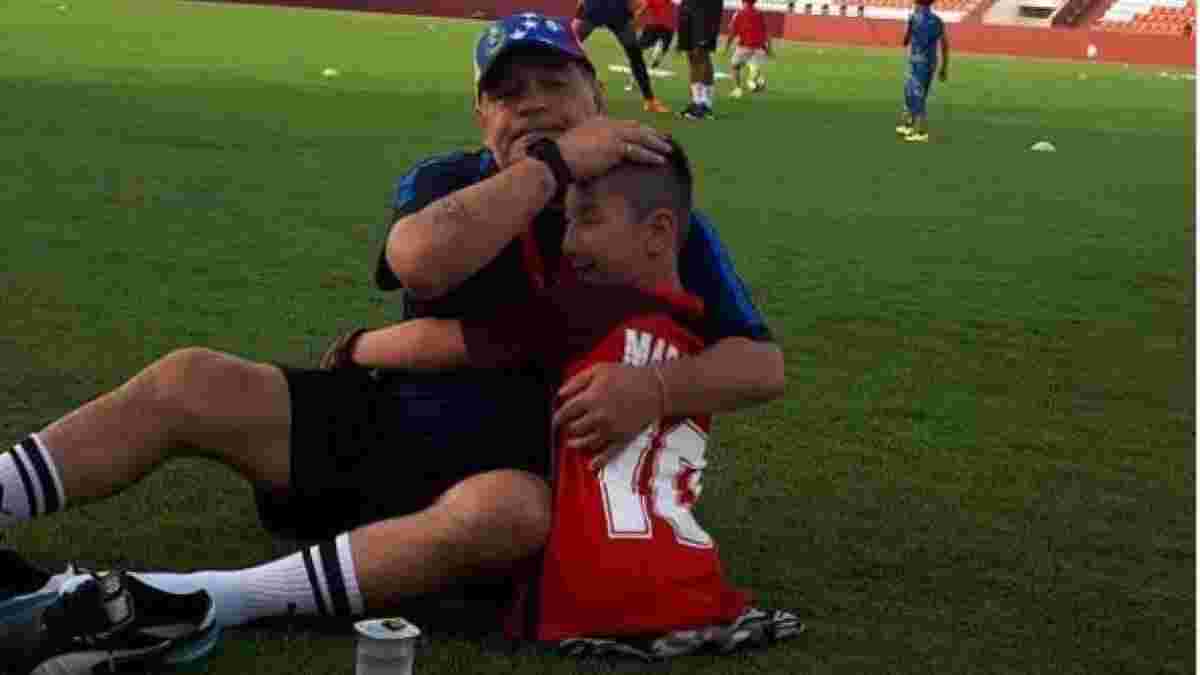 Марадона осуществил мечту 9-летнего парня, который родился без ног