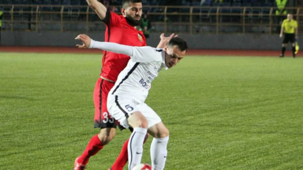 Дождливый футбол в России / фото из соцсетей