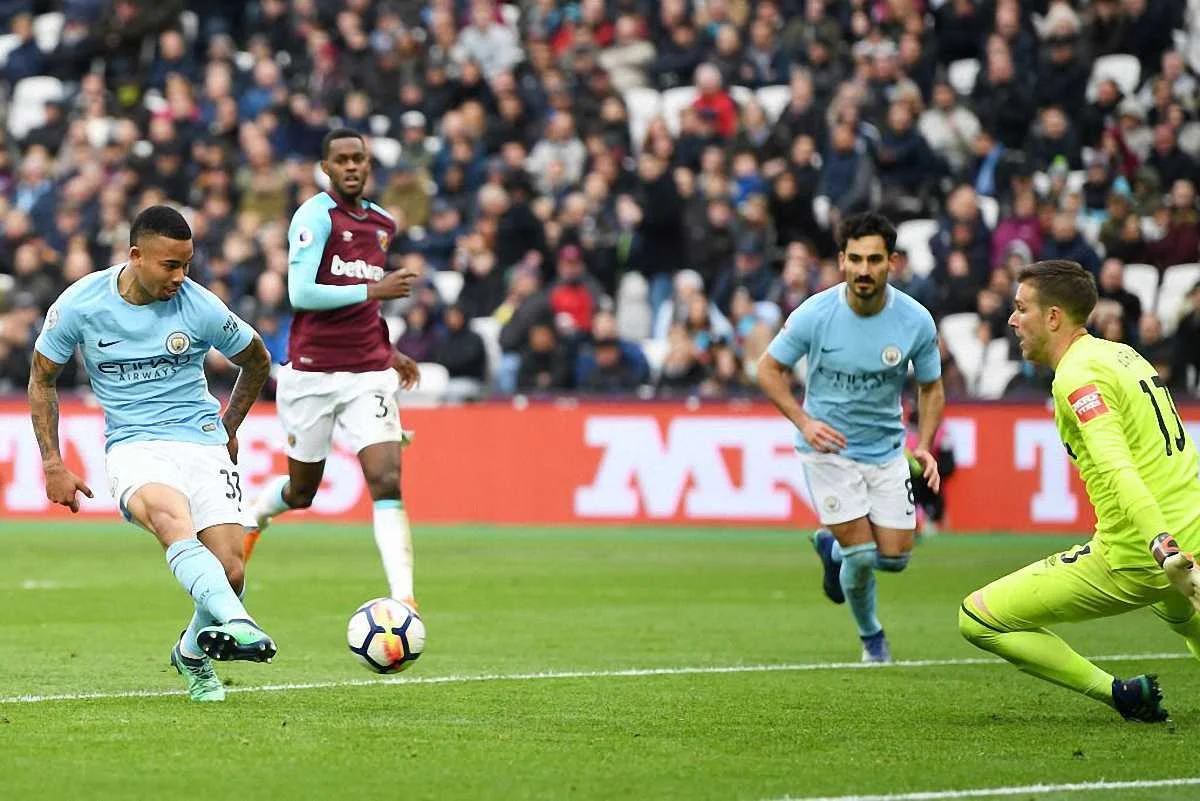 Жезус забивает третий мяч