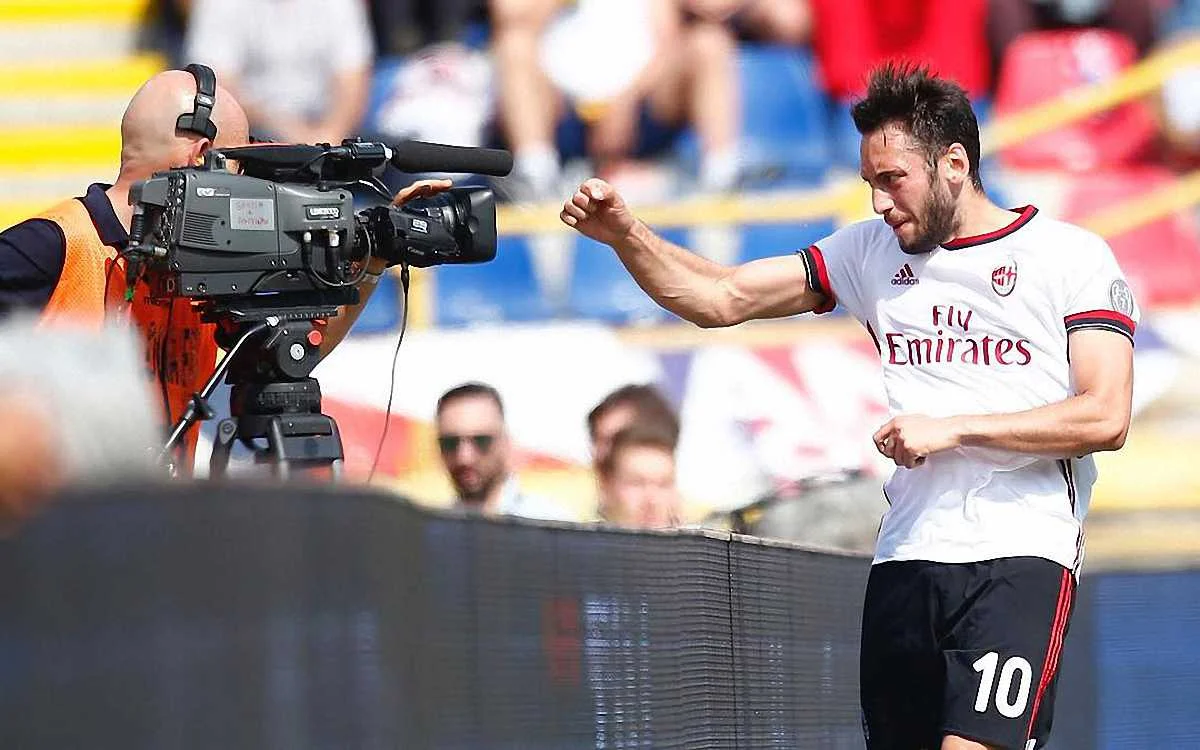 Чалханоглу – герой игры против Болоньи / фото ФК Милан