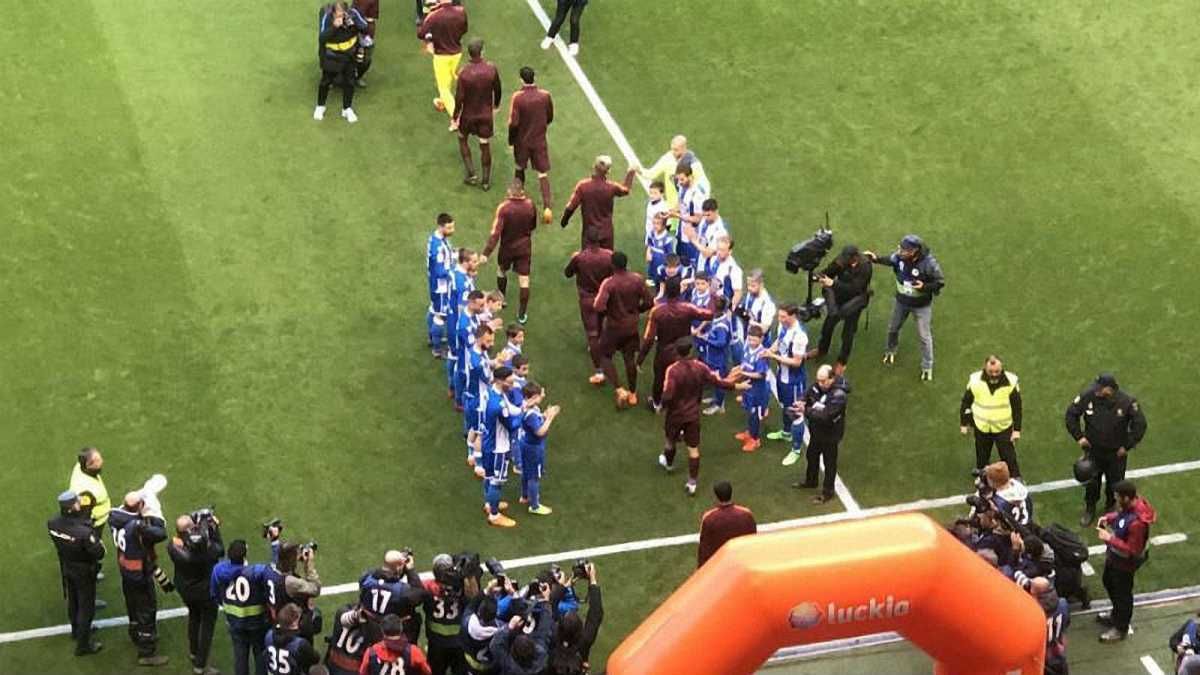 Депортіво влаштував чемпіонський коридор для Барселони / фото Mundo Deportivo