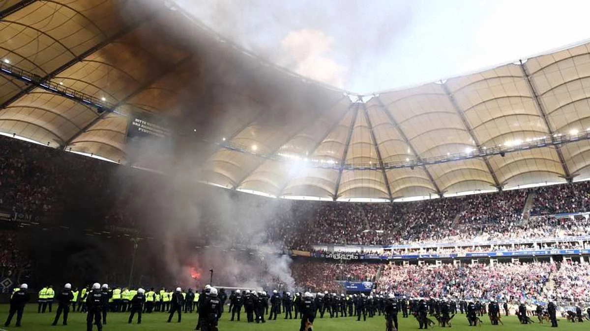 Протесты фанатов Гамбурга / Sky Sports