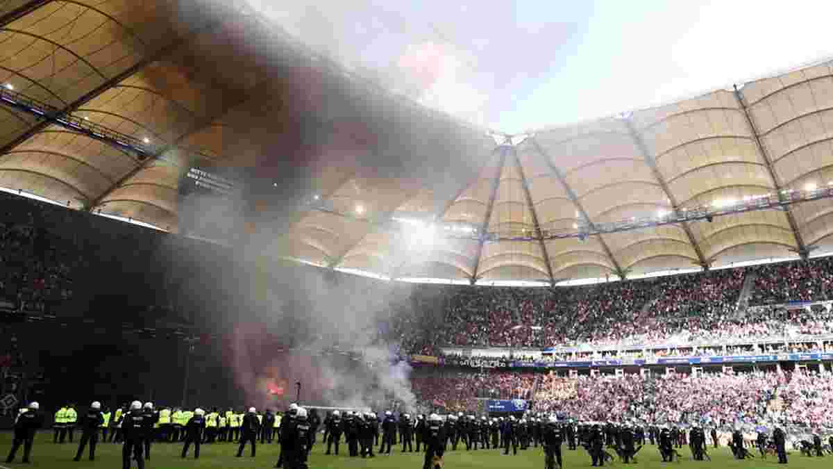 Фанаты Гамбурга устроили беспорядки после вылета команды из Бундеслиги
