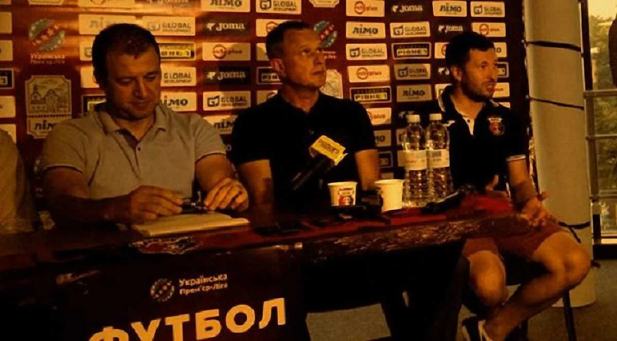 Андрей Панькив (в центре)