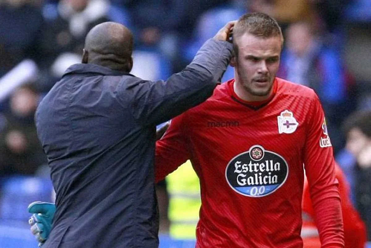 Максим Коваль у першому матчі за Депортіво провалився / фото El Desmarque