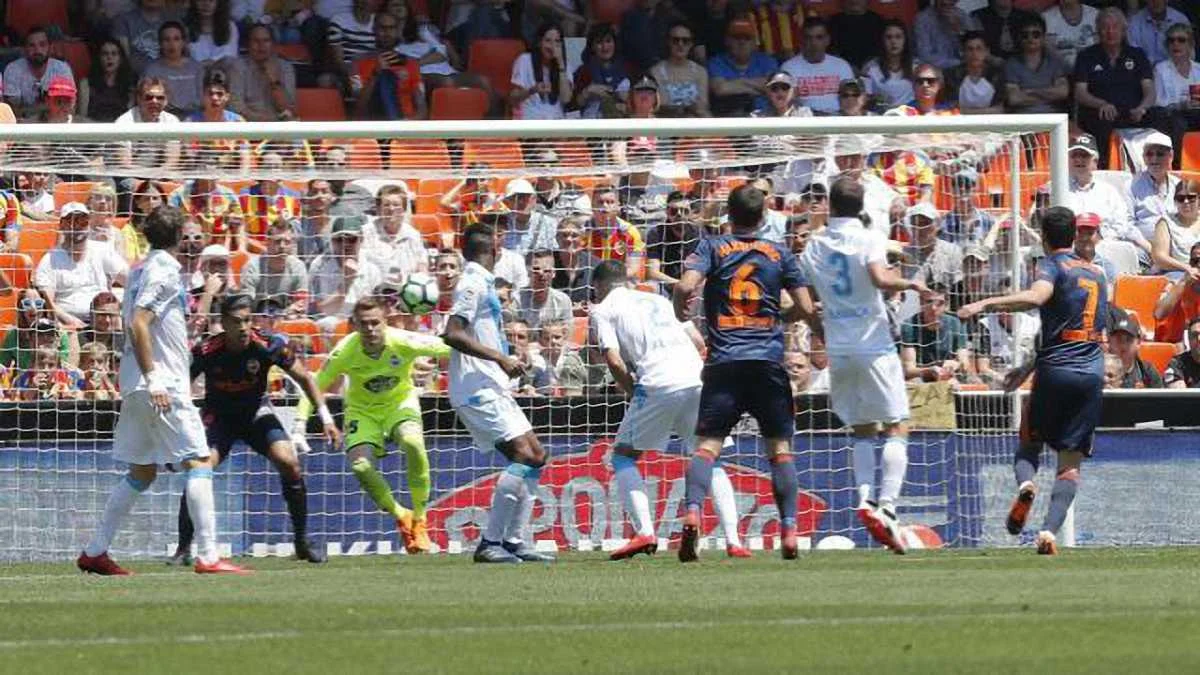 Коваль в воротах Депортиво