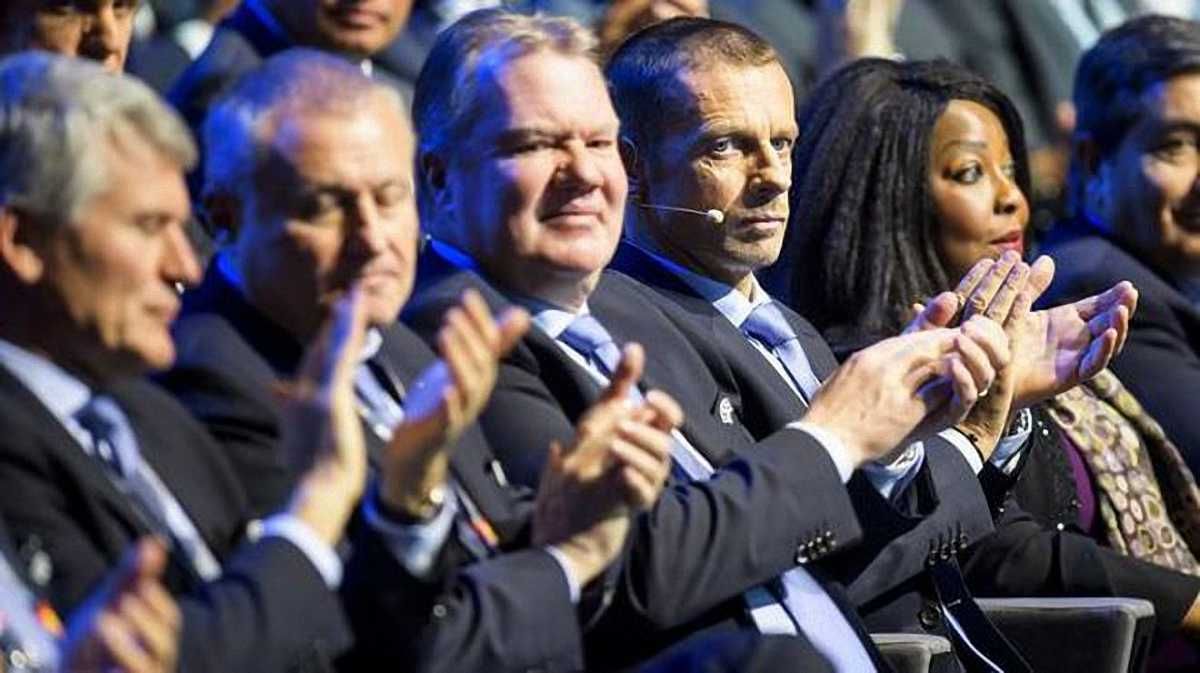 Фінал Ліги чемпіонів у Києві, президент УЄФА Чеферін 4-й ліворуч / фото EPA
