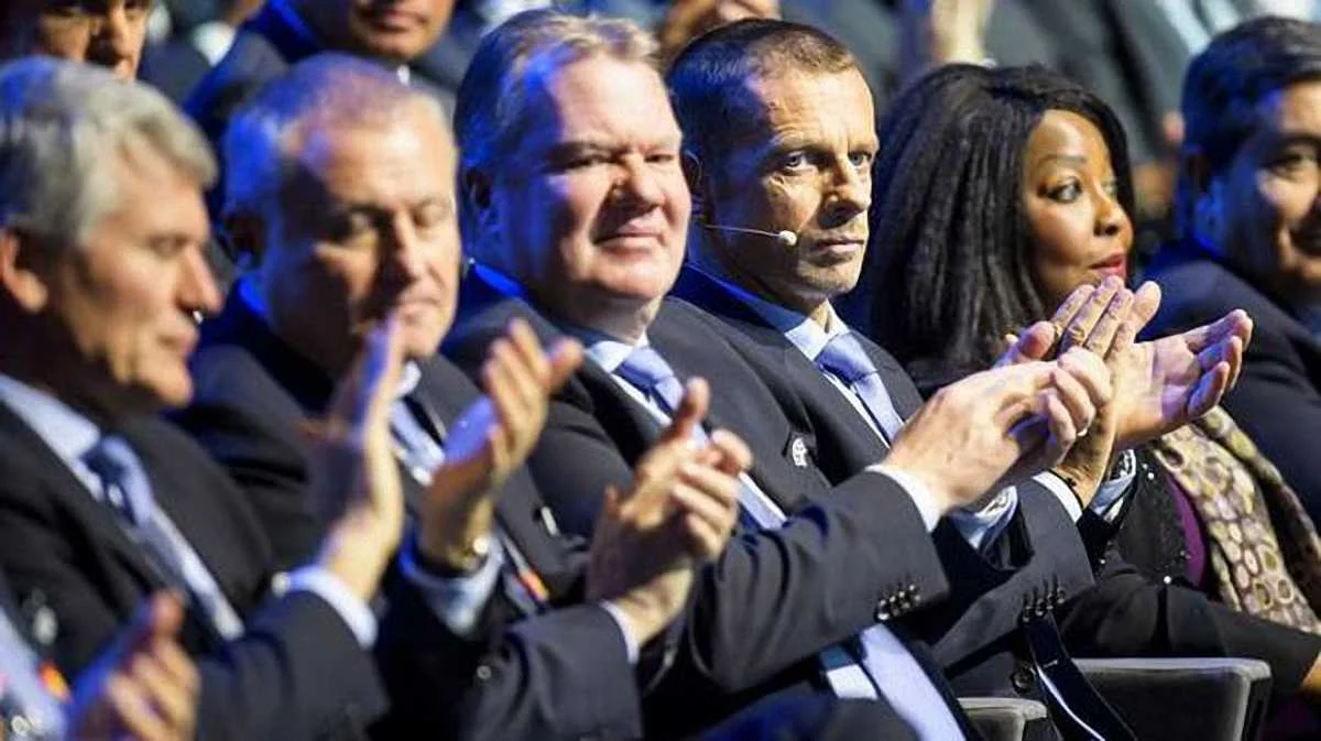 Фінал Ліги чемпіонів у Києві, президент УЄФА Чеферін 4-й ліворуч / фото EPA