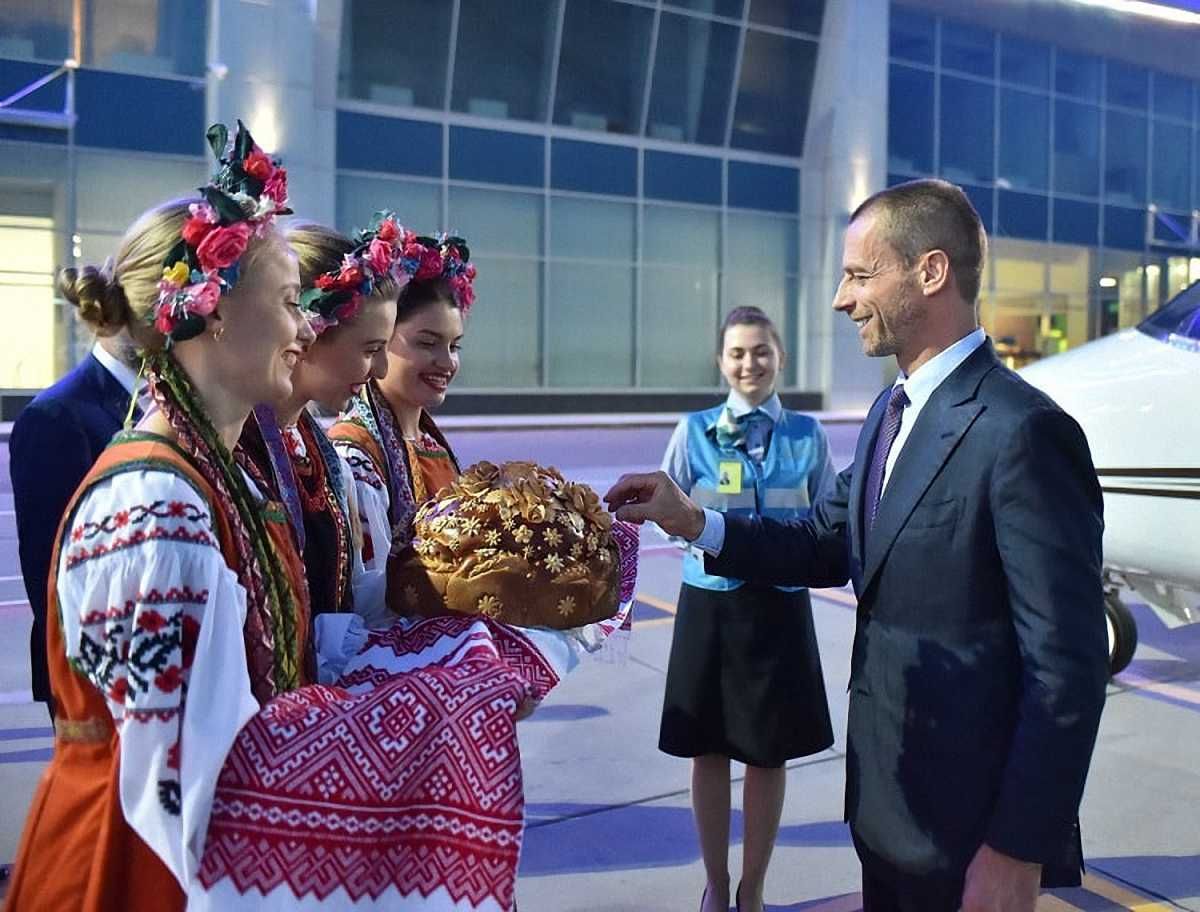 Фото к новости: Финал Лиги чемпионов в Киеве: Чеферин прибыл в столицу Украины