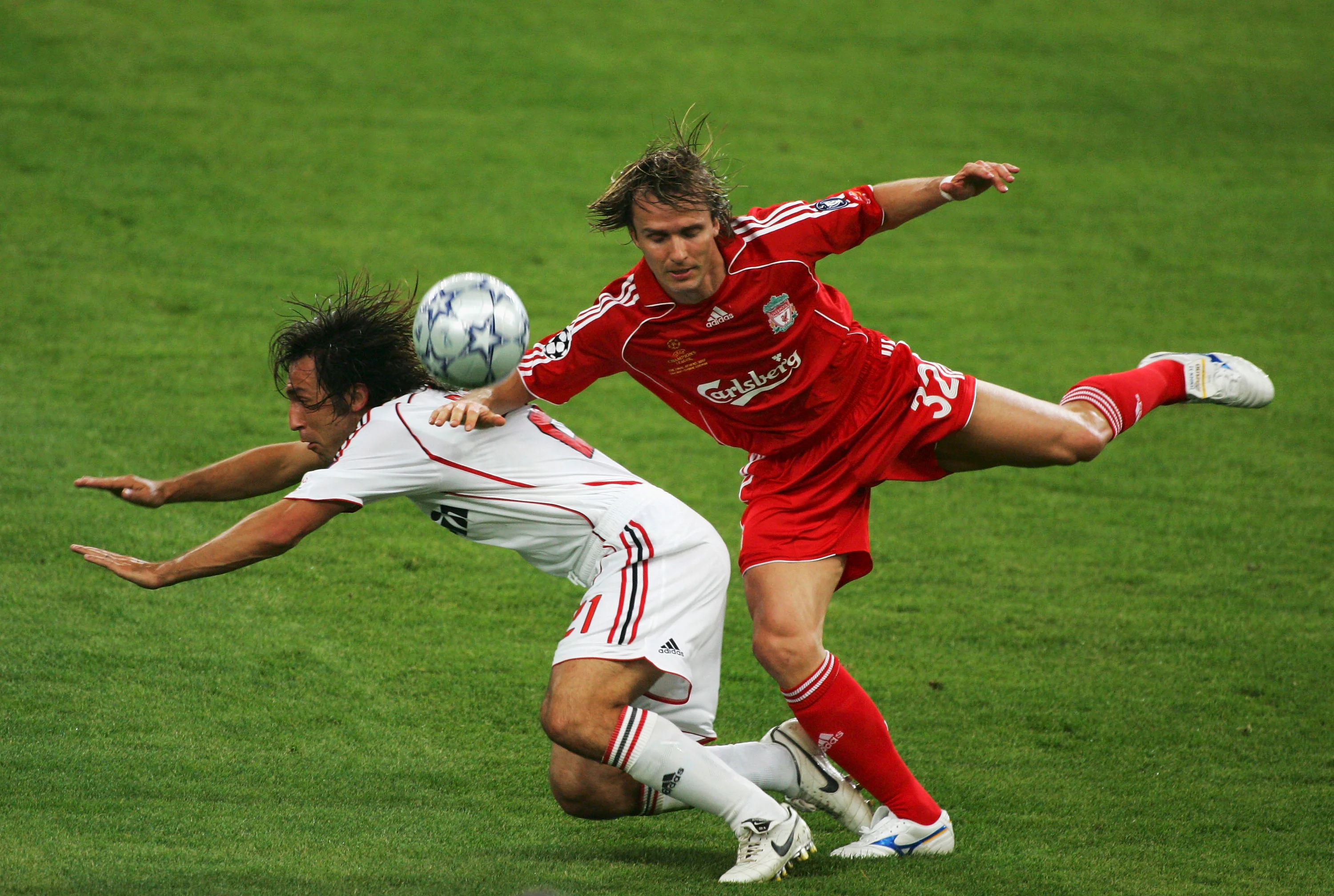 Зенден проти Пірло у програному фіналі Мілан – Ліверпуль