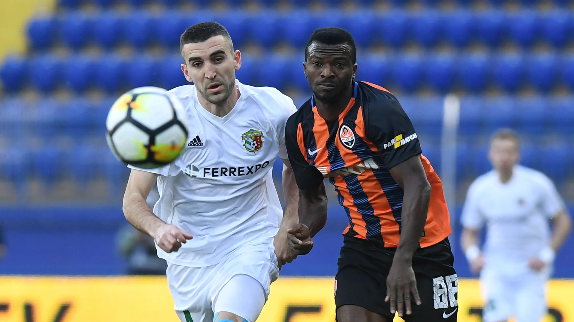 Оларенваджу Кайоде (справа) / ФК Шахтер