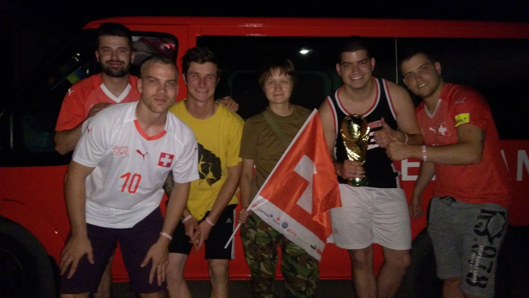 Швейцарские болельщики в Донбассе / Фото из соцсетей