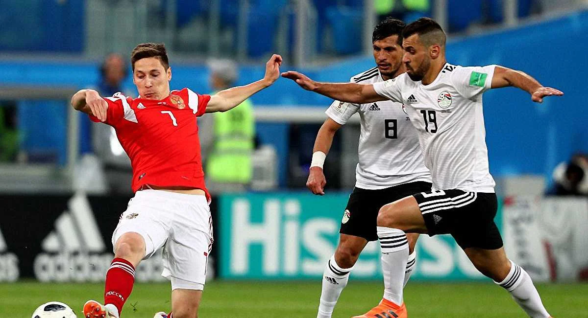 ЧМ-2018: Федерация футбола Египта хочет жаловаться на судейство в матче с Россией