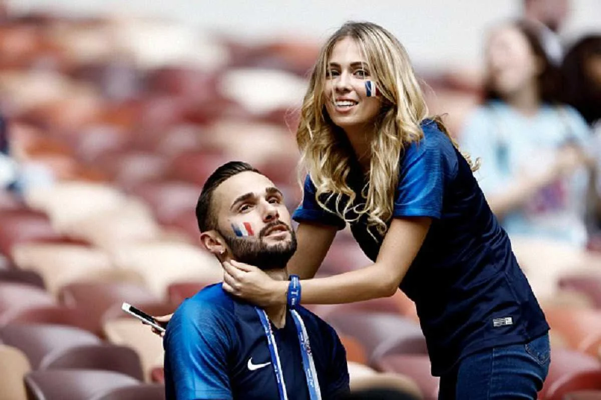 Фото до новини: Топ-25 фото вболівальниць і фанатів 13-го дня ЧС-2018: найчарівніші француженки та сльози Перу