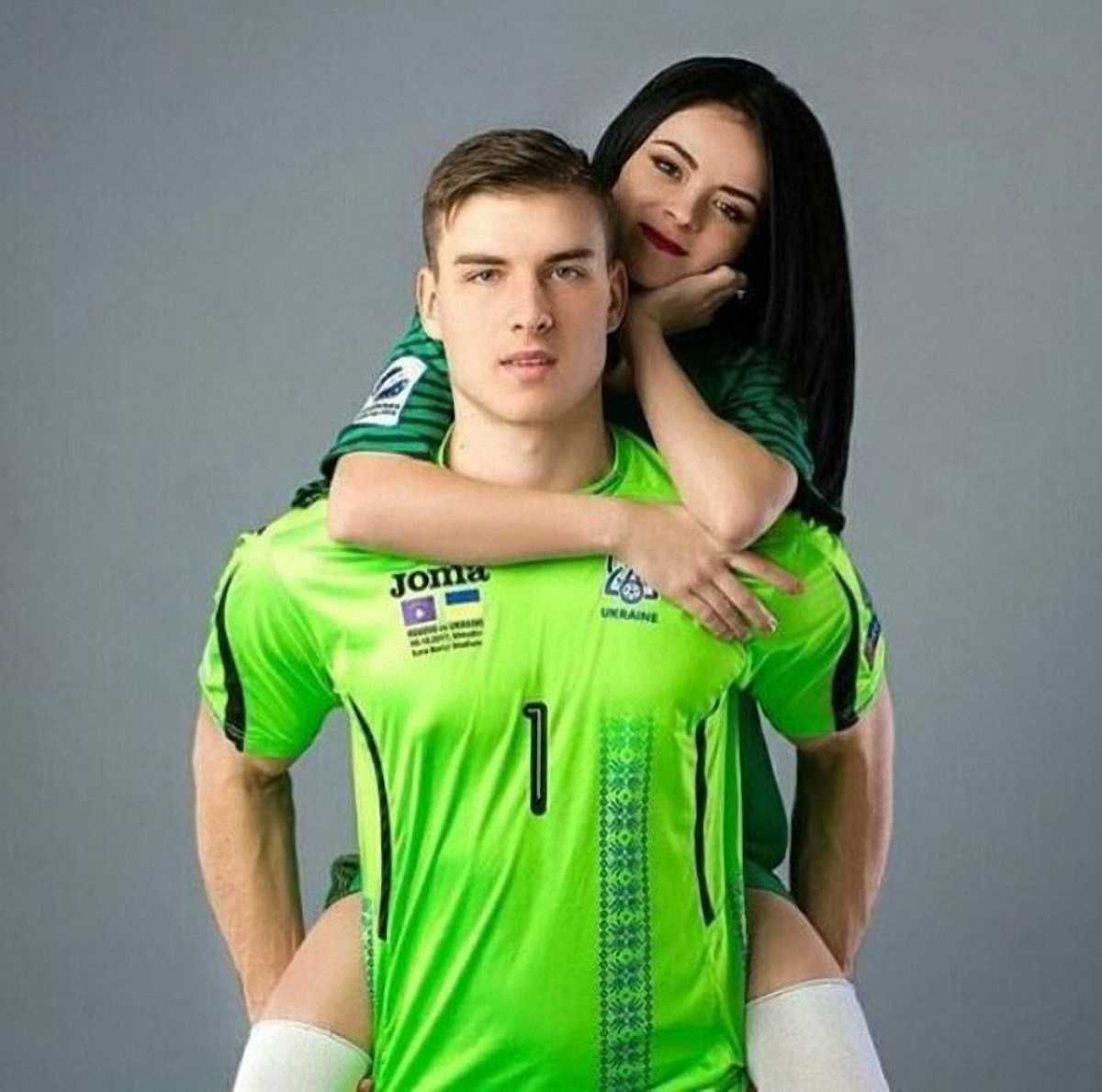 Андрій Лунін з коханою