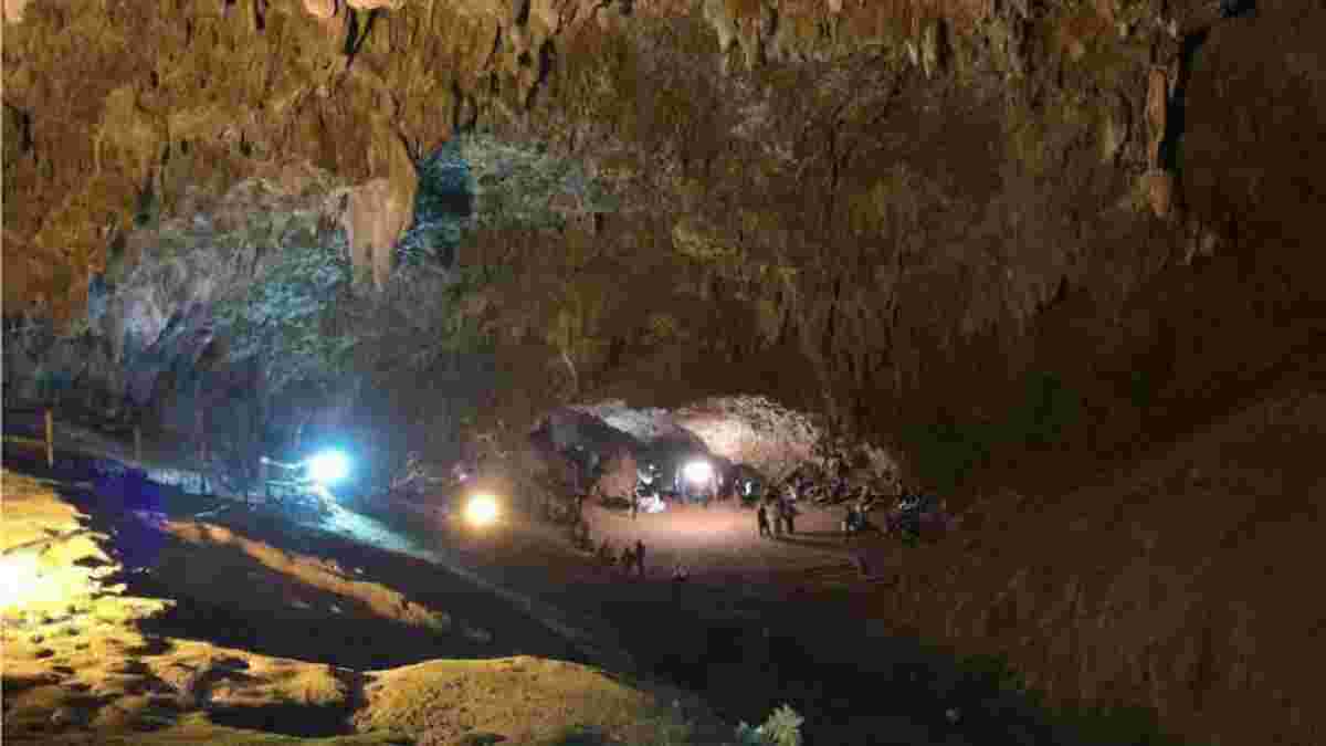 В Таиланде детская футбольная команда исчезла в пещере