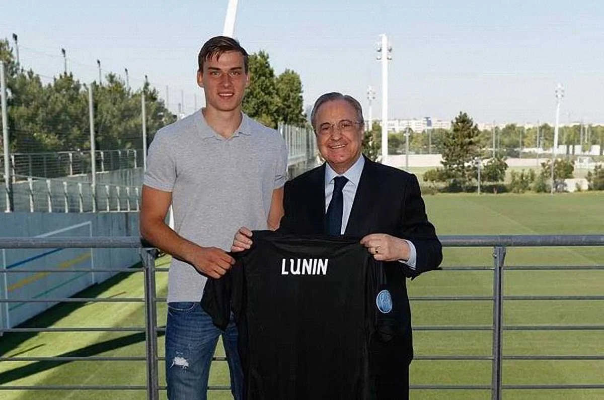 Андрій Лунін з президентом Реала Флорентіно Пересом