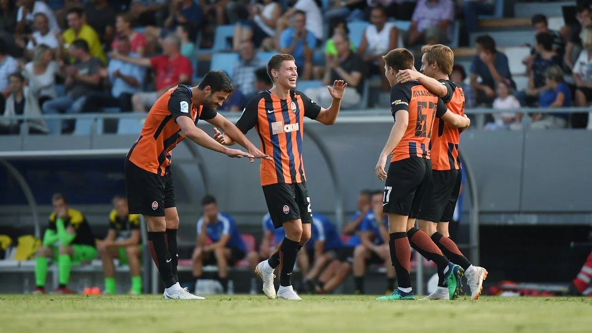 Шахтер в матче против Витесса