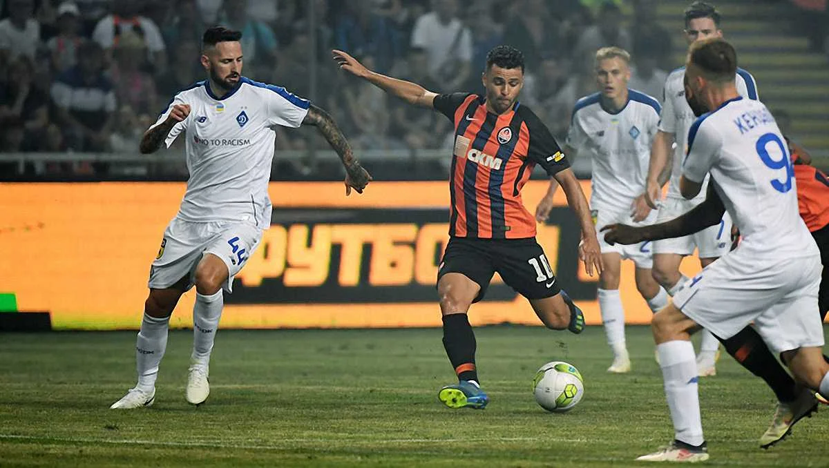 Жуніор Мораєс (із м'ячем) / ФК Шахтар