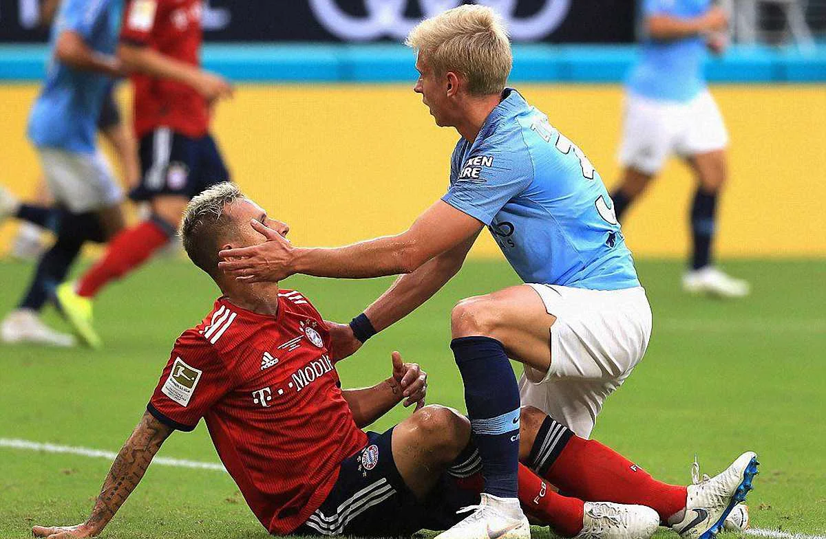 Олександр Зінченко у матчі Баварія – Манчестер Сіті