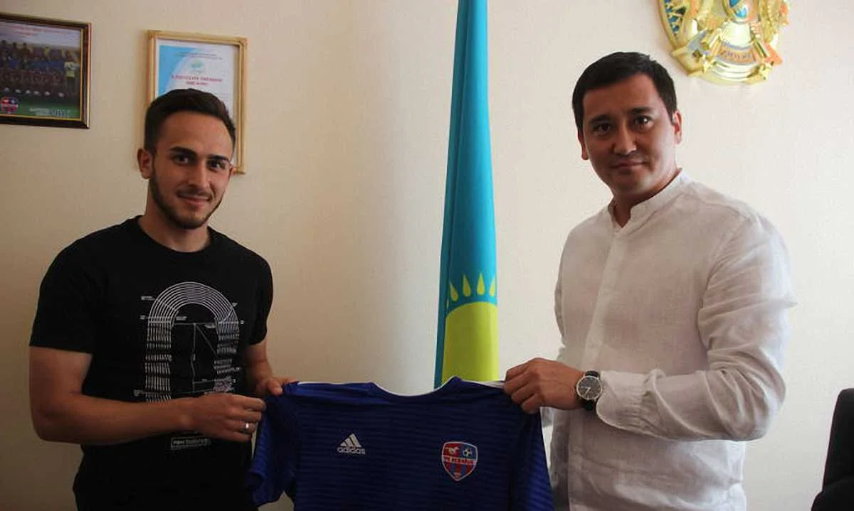 Амбросій Чачуа став гравцем Акжайика