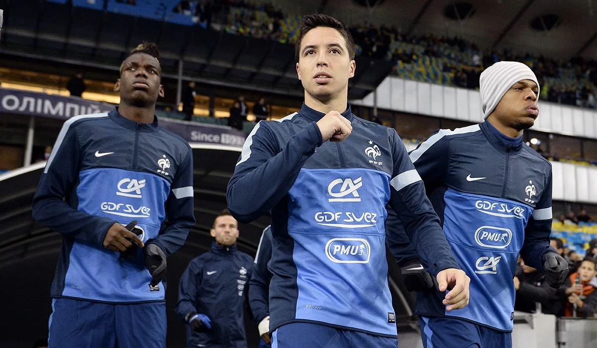 Самір Насрі (в центрі) / AFP