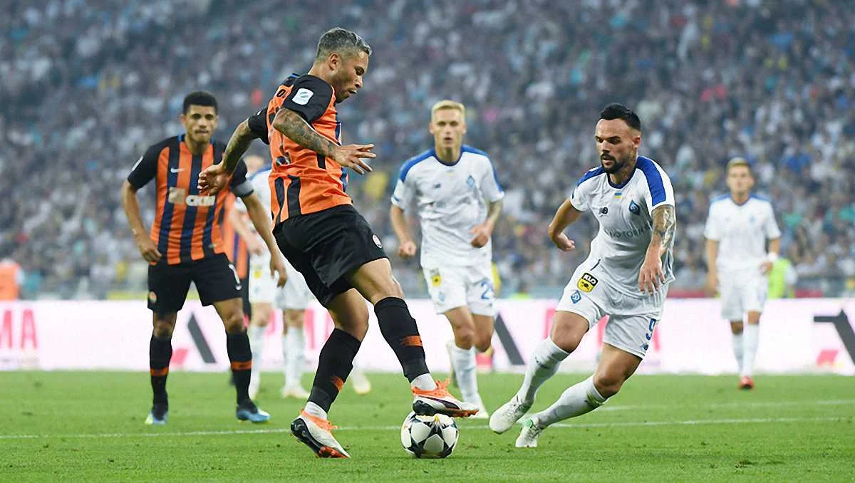 Динамо – Шахтар: Морозюк ледь не привіз пенальті