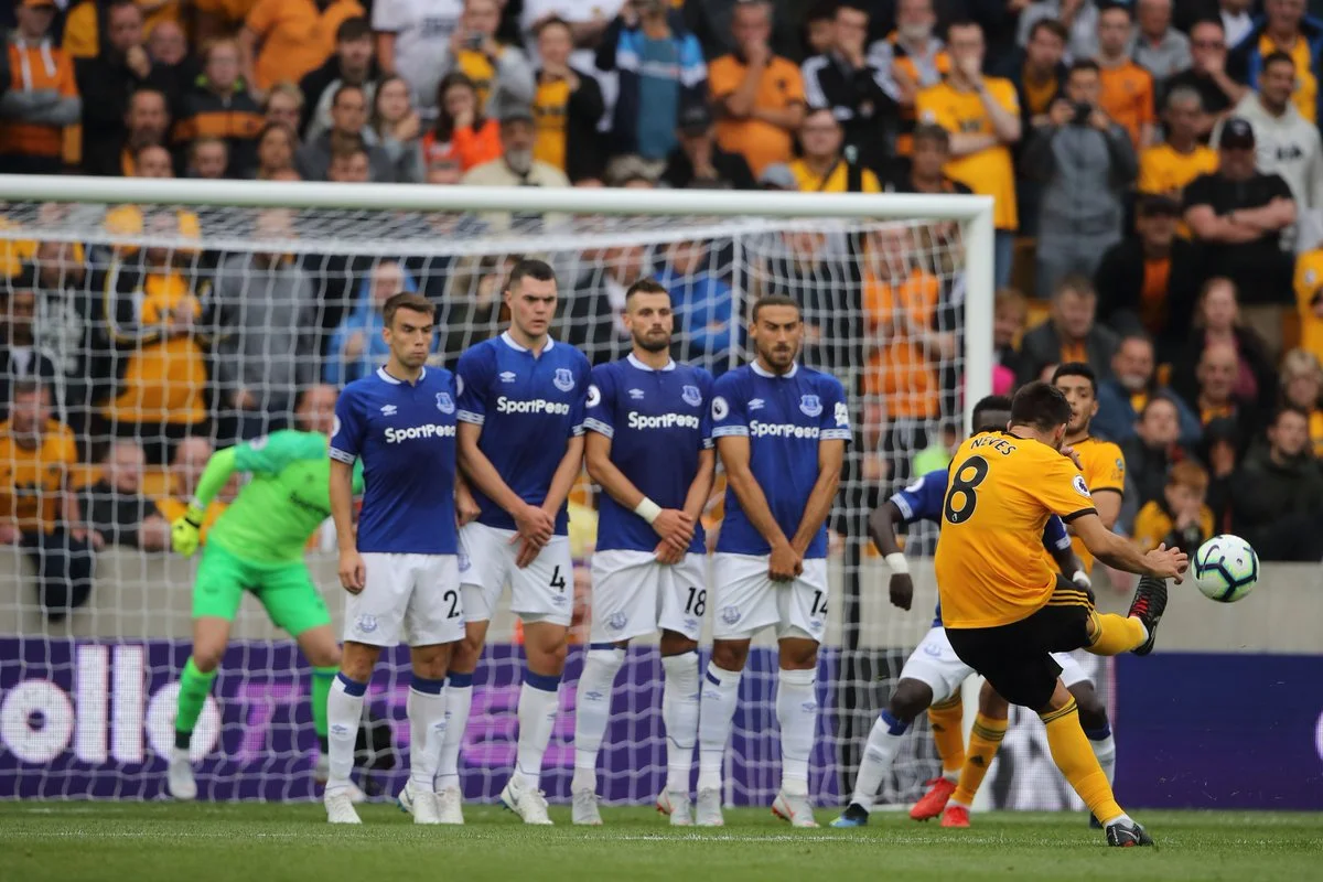 Невеш забивает со штрафного